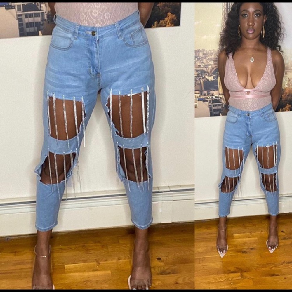 NWOT Distressed Chain Link Jeans
